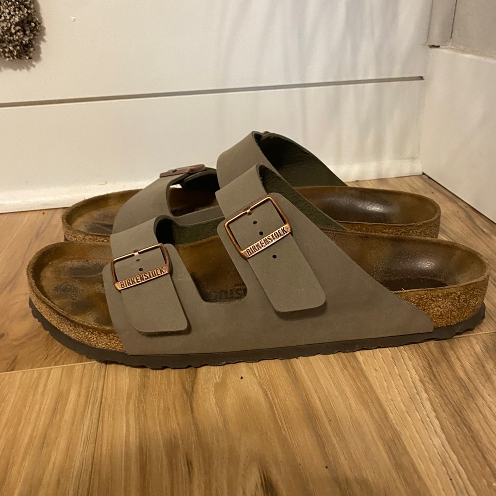 Men’s size 47 Birkenstocks.